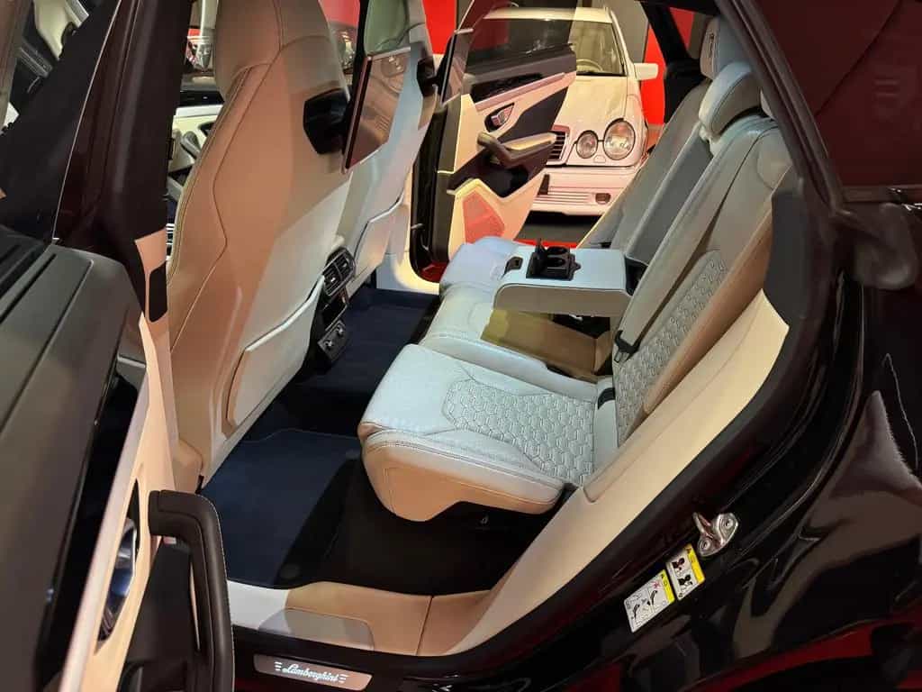 Lamborghini Urus /4.0 V8 650PS/1.HAND/PANO/22" & 23"/SERVICE! 09/2020-photo-14