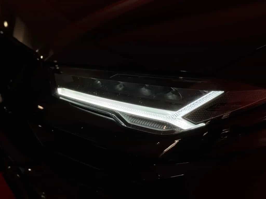 Lamborghini Urus /4.0 V8 650PS/1.HAND/PANO/22" & 23"/SERVICE! 09/2020-photo-24