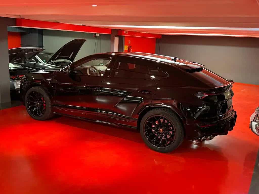 Lamborghini Urus /4.0 V8 650PS/1.HAND/PANO/22" & 23"/SERVICE! 09/2020-photo-27
