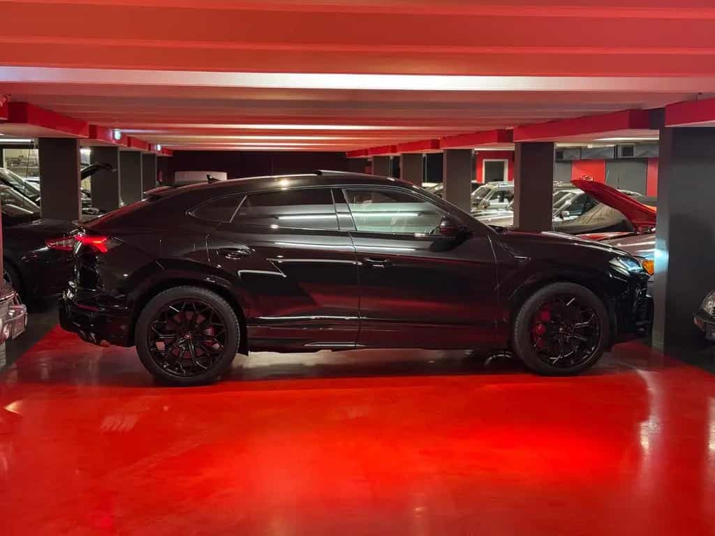 Lamborghini Urus /4.0 V8 650PS/1.HAND/PANO/22" & 23"/SERVICE! 09/2020-photo-29