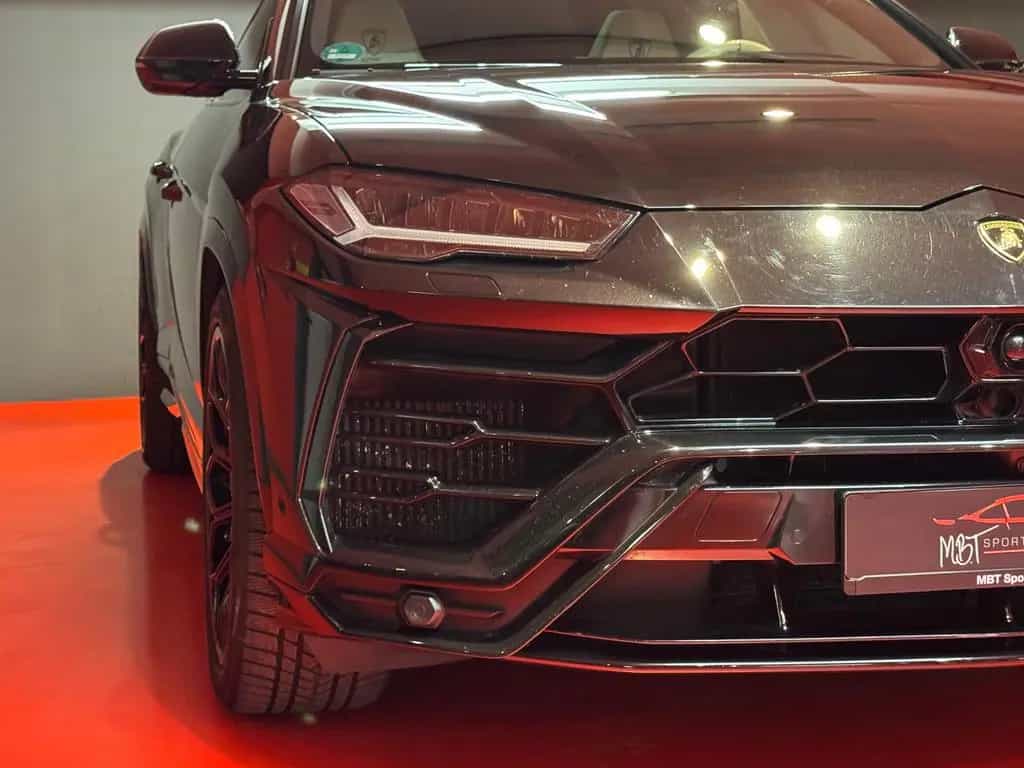 Lamborghini Urus /4.0 V8 650PS/1.HAND/PANO/22" & 23"/SERVICE! 09/2020-photo-33