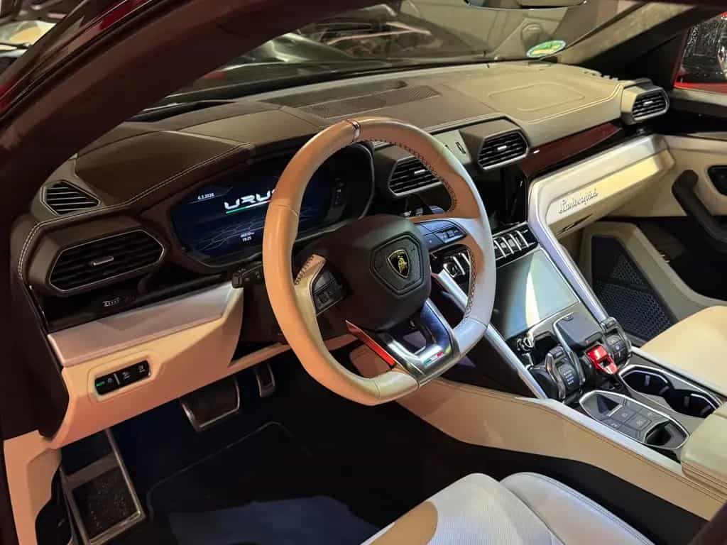 Lamborghini Urus /4.0 V8 650PS/1.HAND/PANO/22" & 23"/SERVICE! 09/2020-photo-4