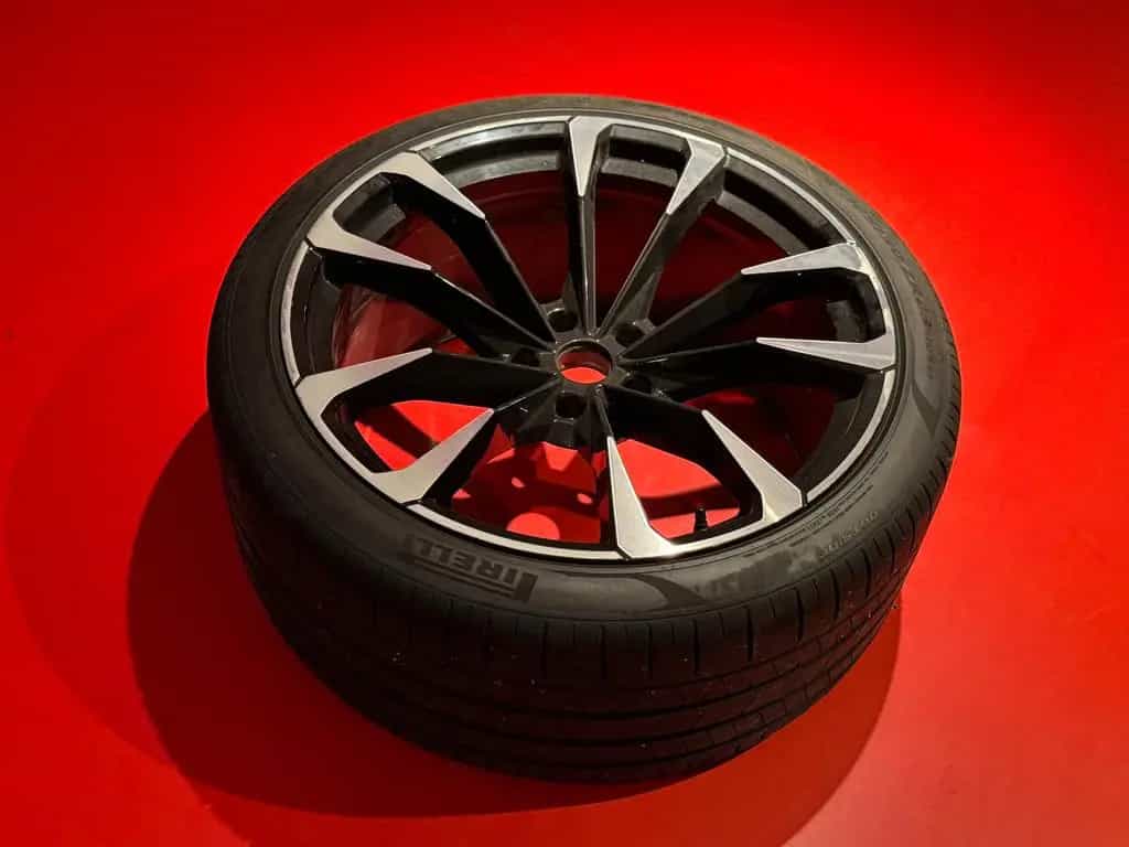 Lamborghini Urus /4.0 V8 650PS/1.HAND/PANO/22" & 23"/SERVICE! 09/2020-photo-43