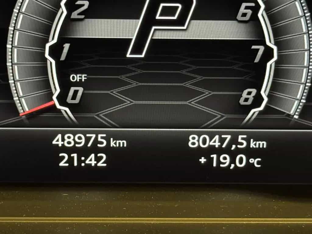 Lamborghini Urus /4.0 V8 650PS/1.HAND/PANO/22" & 23"/SERVICE! 09/2020-photo-44
