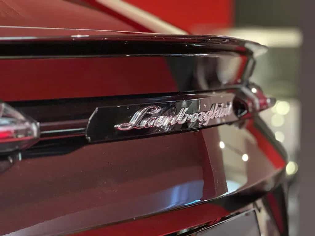 Lamborghini Urus /4.0 V8 650PS/1.HAND/PANO/22" & 23"/SERVICE! 09/2020-photo-46