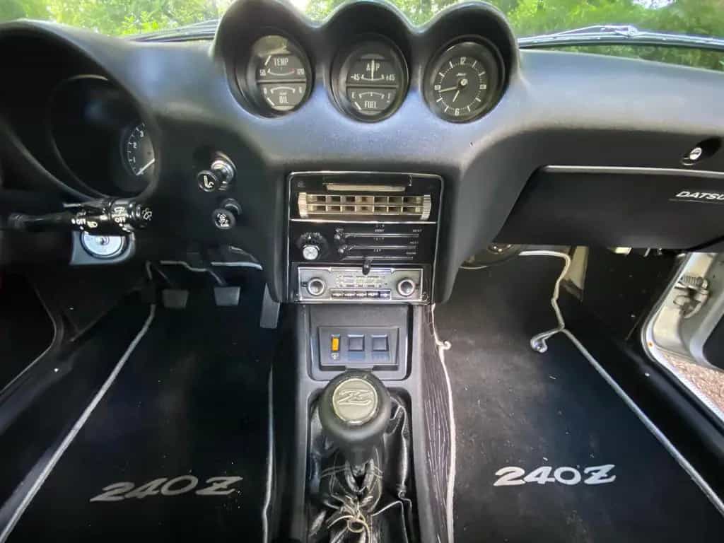 Datsun 240Z 08/1970-photo-9