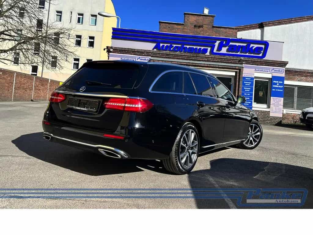 Mercedes-Benz E-Class 200 T-Modell 9G*LED*RFK*NAV*SHZ*Ambient*TotW* 10/2018-photo-1