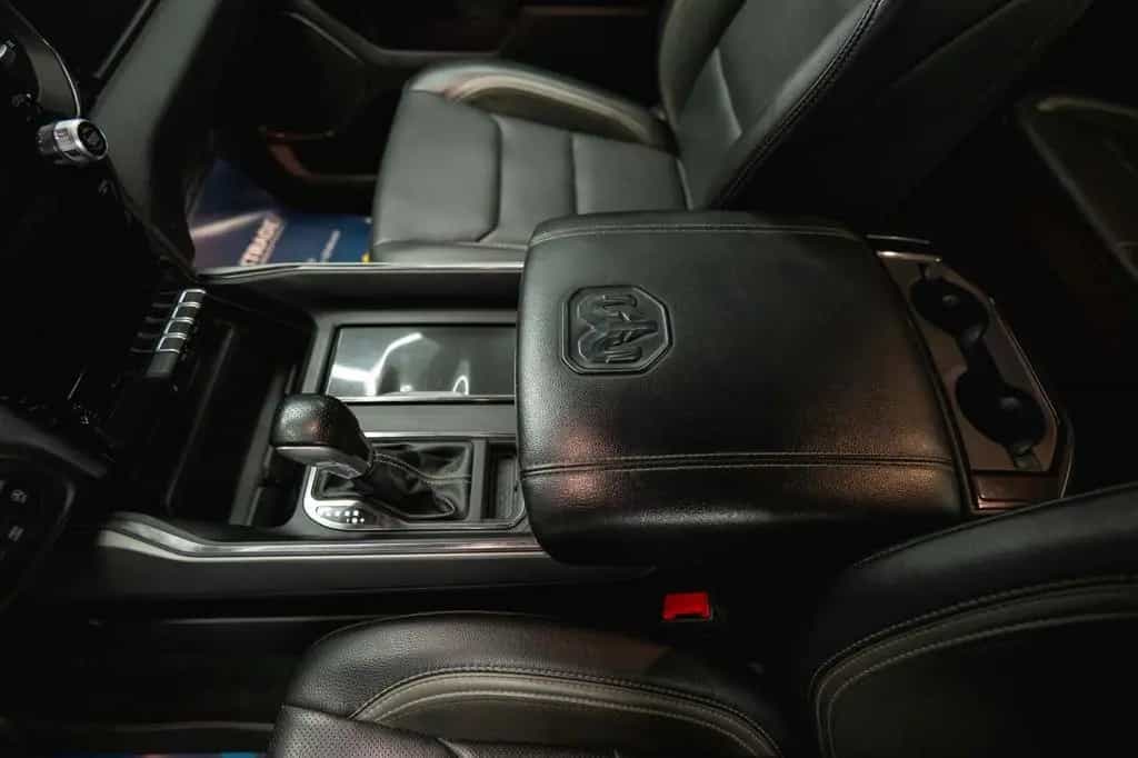 Dodge RAM 5.7 V8 HEMI 4x4 NIGHT GT SPORT  Night-Paket 01/2023-photo-40