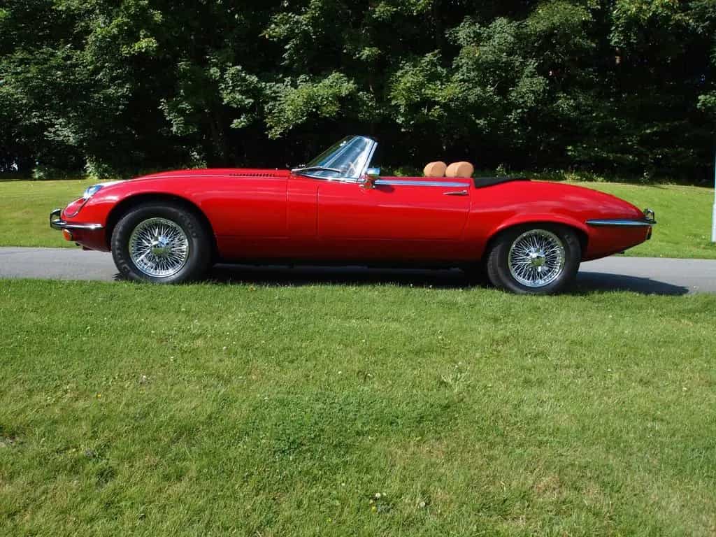 Jaguar E-Type 12/1974-photo-1