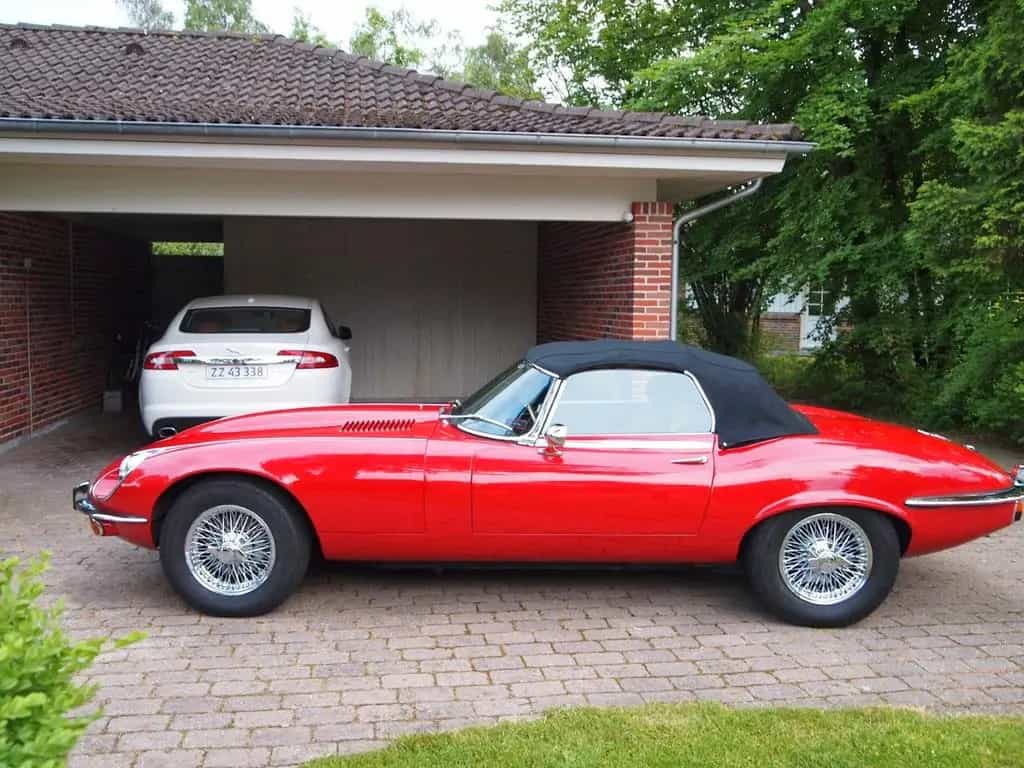 Jaguar E-Type 12/1974-photo-13