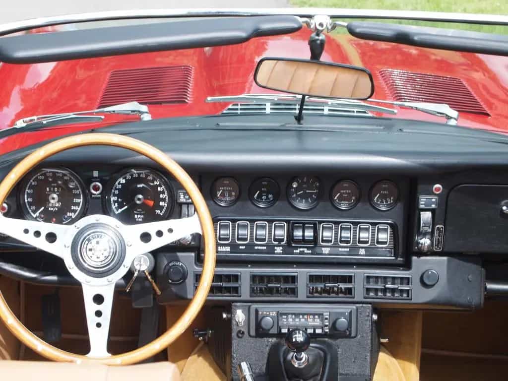 Jaguar E-Type 12/1974-photo-6