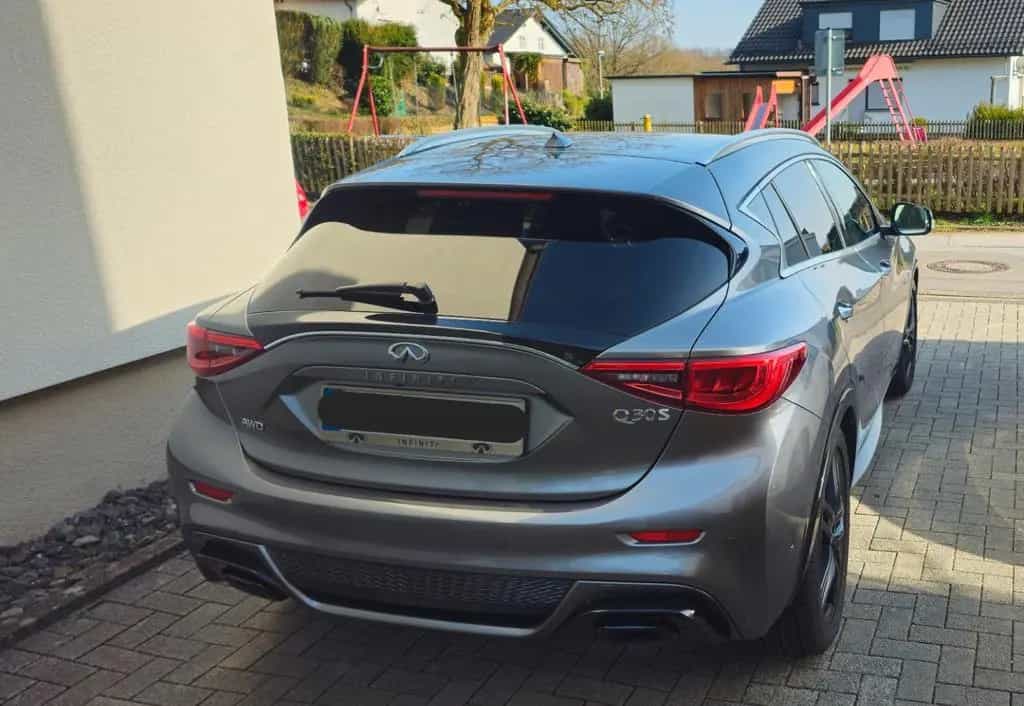 Infiniti Q30 2.2d DCT AWD Sport City Black 06/2016-photo-4