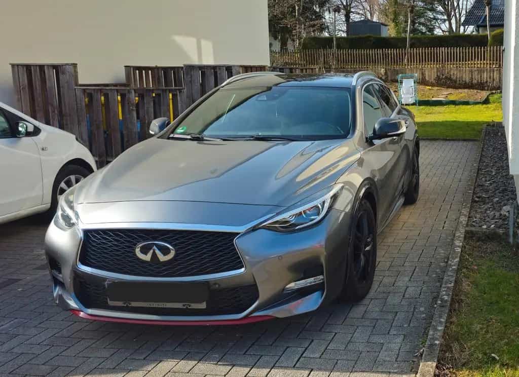 Infiniti Q30 2.2d DCT AWD Sport City Black 06/2016-photo-5