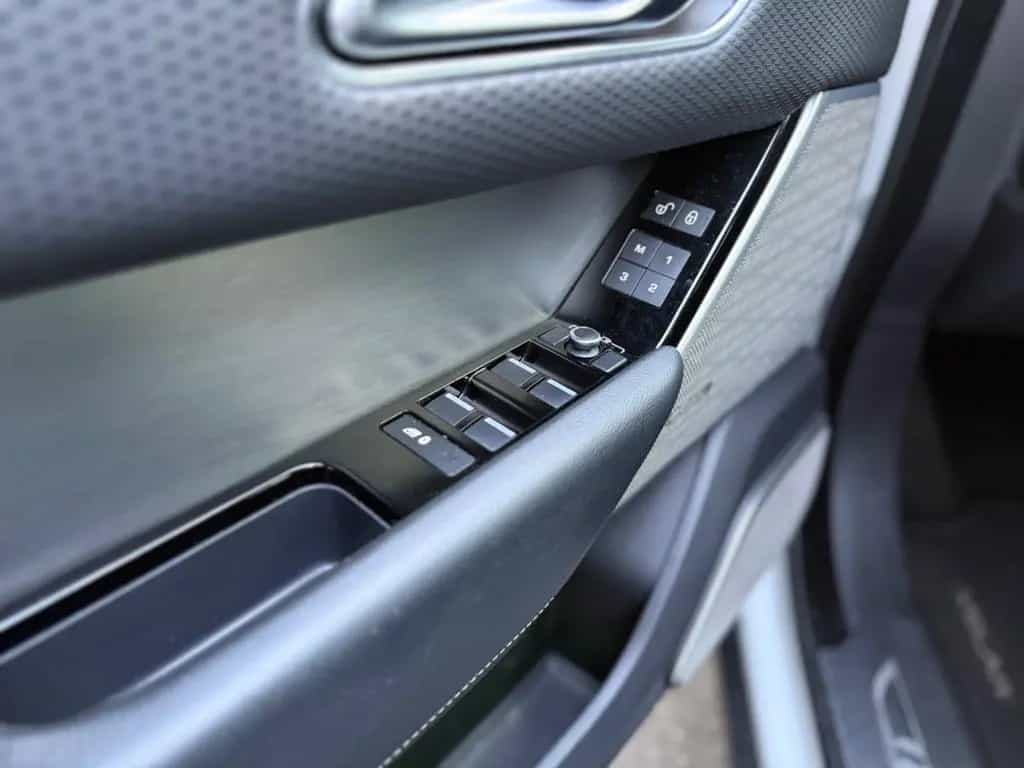 Land Rover Range Rover Rover Velar 3.0*R-Dynamic*SE*LED*HUD*MEM 01/2019-photo-11