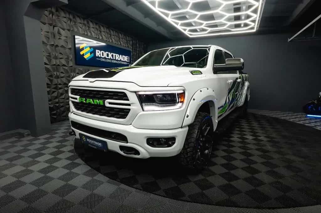 Dodge RAM 5.7 V8 HEMI 4x4 OFFROAD Night-Paket LONGBED 01/2022-photo-1