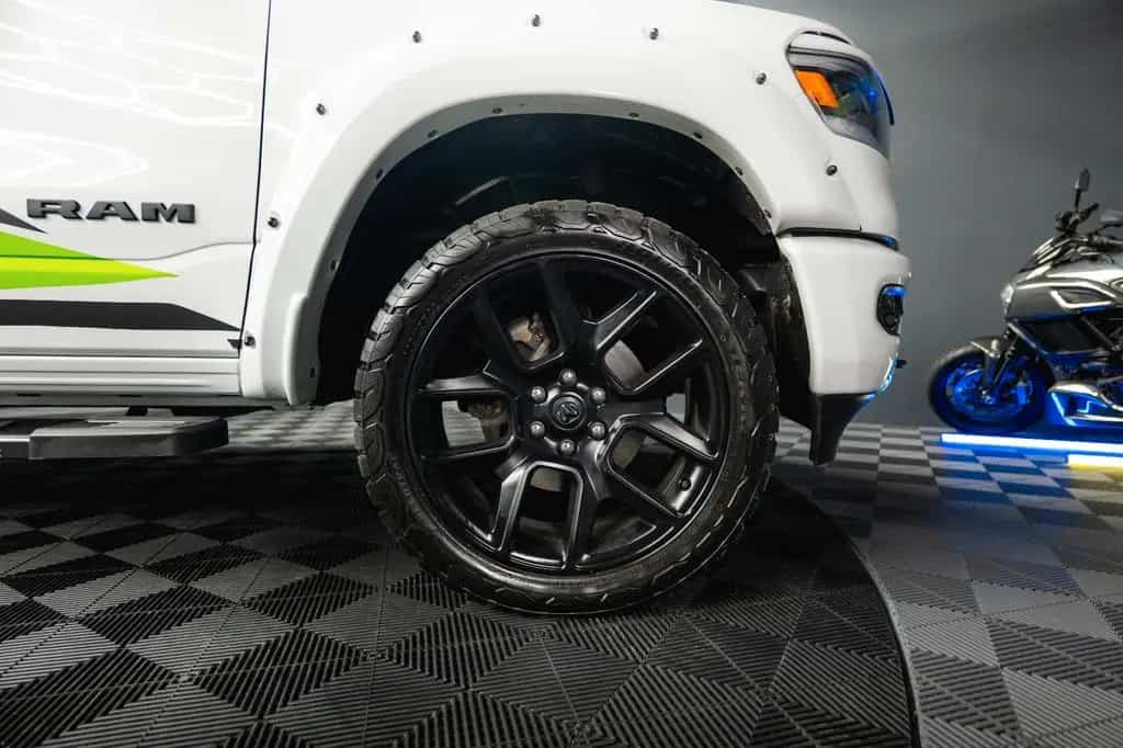 Dodge RAM 5.7 V8 HEMI 4x4 OFFROAD Night-Paket LONGBED 01/2022-photo-14
