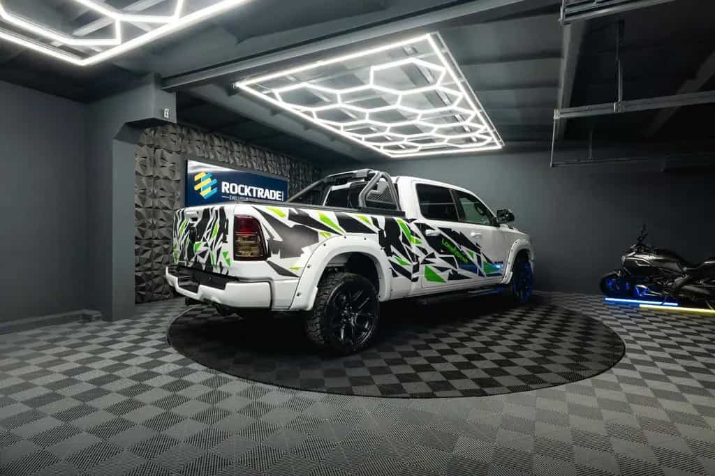 Dodge RAM 5.7 V8 HEMI 4x4 OFFROAD Night-Paket LONGBED 01/2022-photo-16