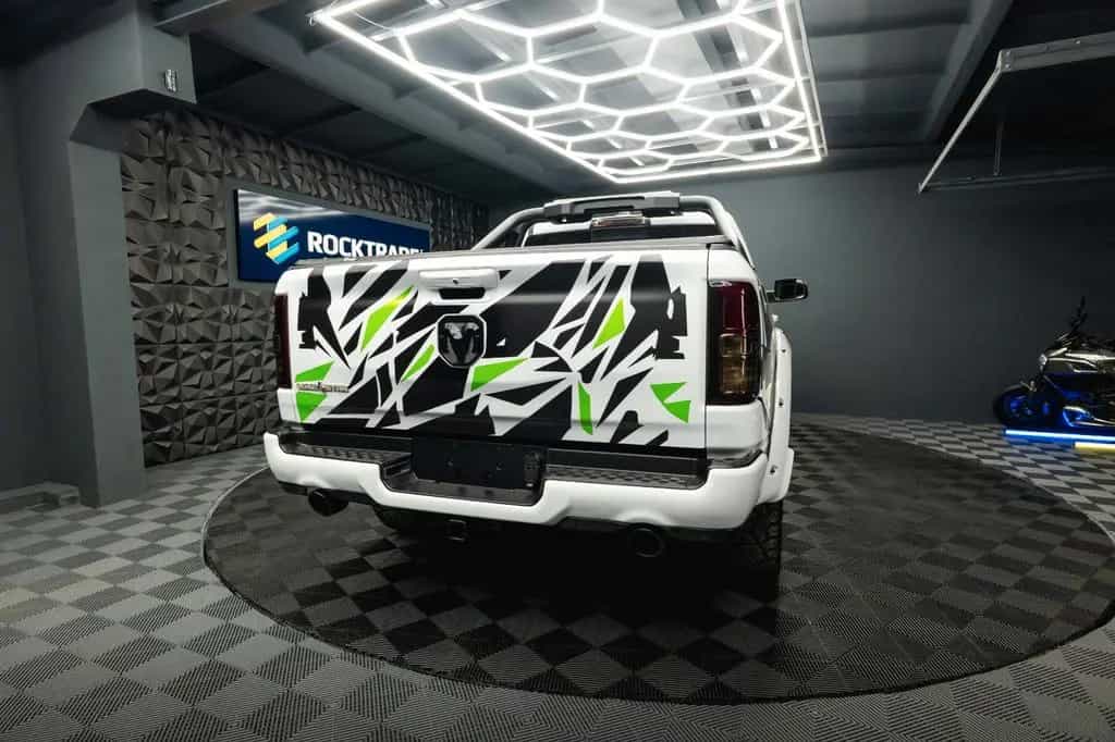 Dodge RAM 5.7 V8 HEMI 4x4 OFFROAD Night-Paket LONGBED 01/2022-photo-17