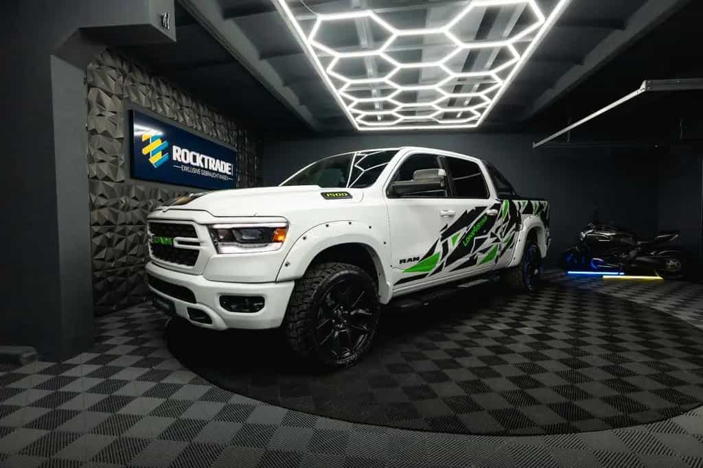 Dodge RAM 5.7 V8 HEMI 4x4 OFFROAD Night-Paket LONGBED 01/2022-photo-2