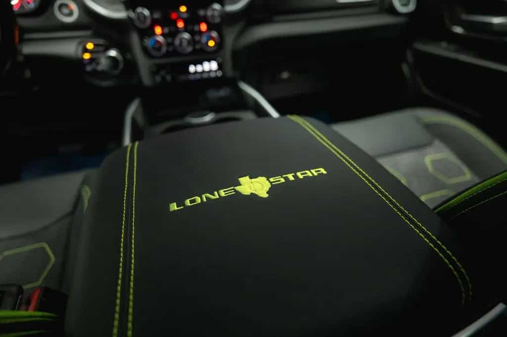 Dodge RAM 5.7 V8 HEMI 4x4 OFFROAD Night-Paket LONGBED 01/2022-photo-24