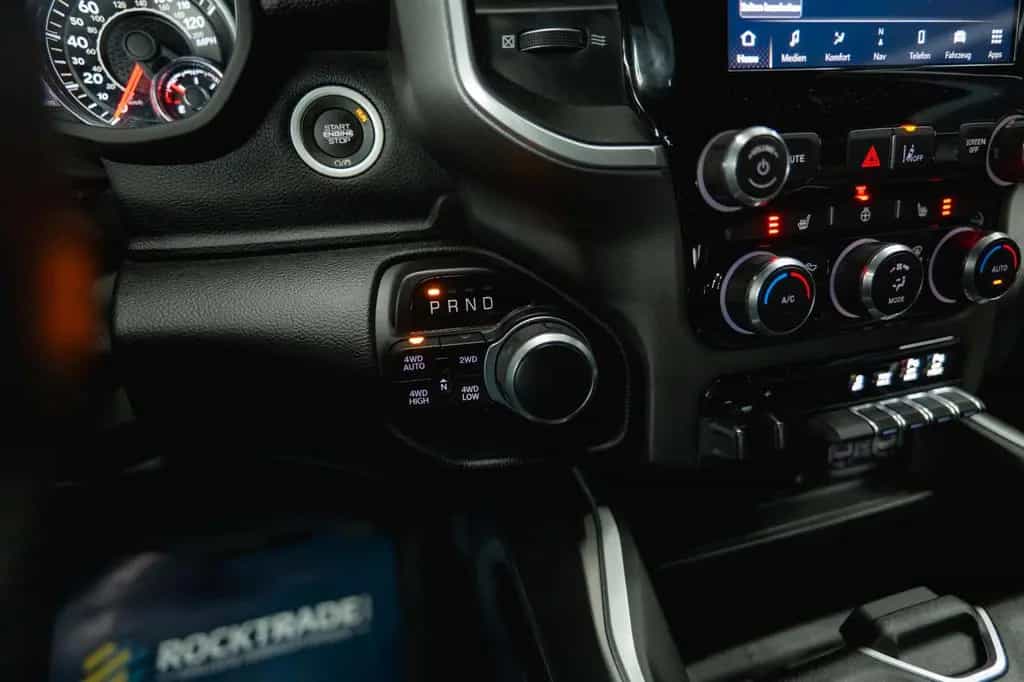 Dodge RAM 5.7 V8 HEMI 4x4 OFFROAD Night-Paket LONGBED 01/2022-photo-26