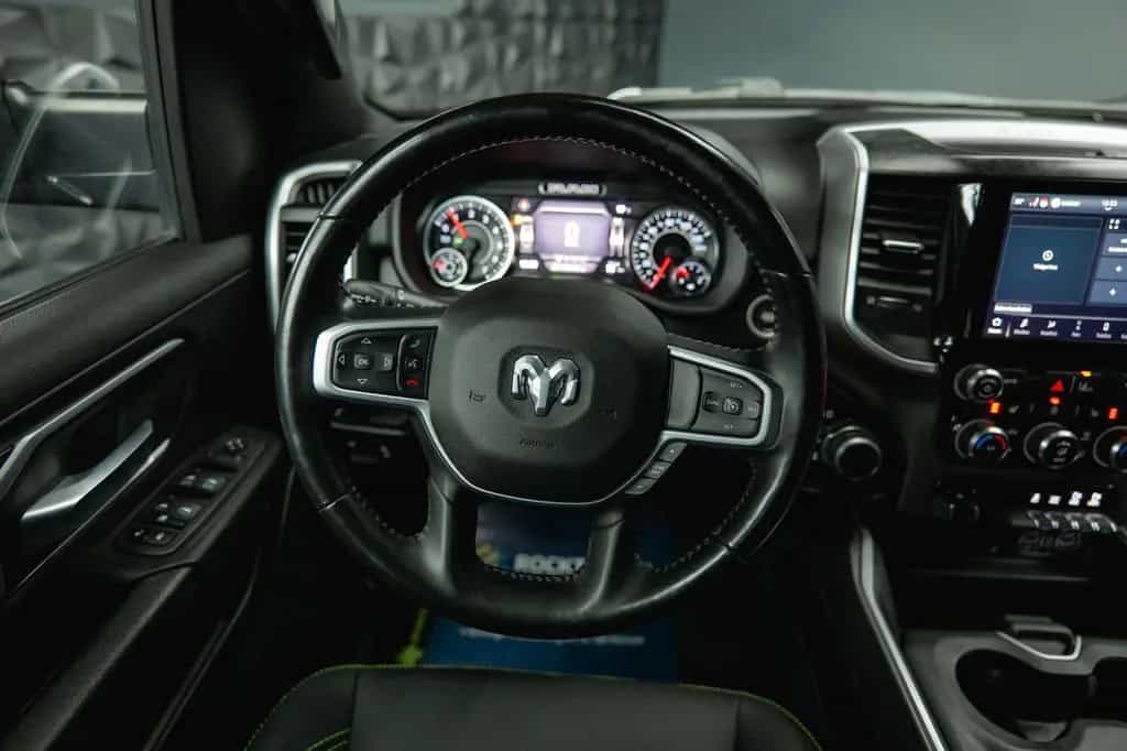 Dodge RAM 5.7 V8 HEMI 4x4 OFFROAD Night-Paket LONGBED 01/2022-photo-30