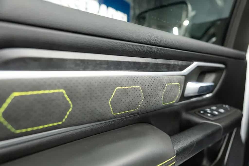 Dodge RAM 5.7 V8 HEMI 4x4 OFFROAD Night-Paket LONGBED 01/2022-photo-33