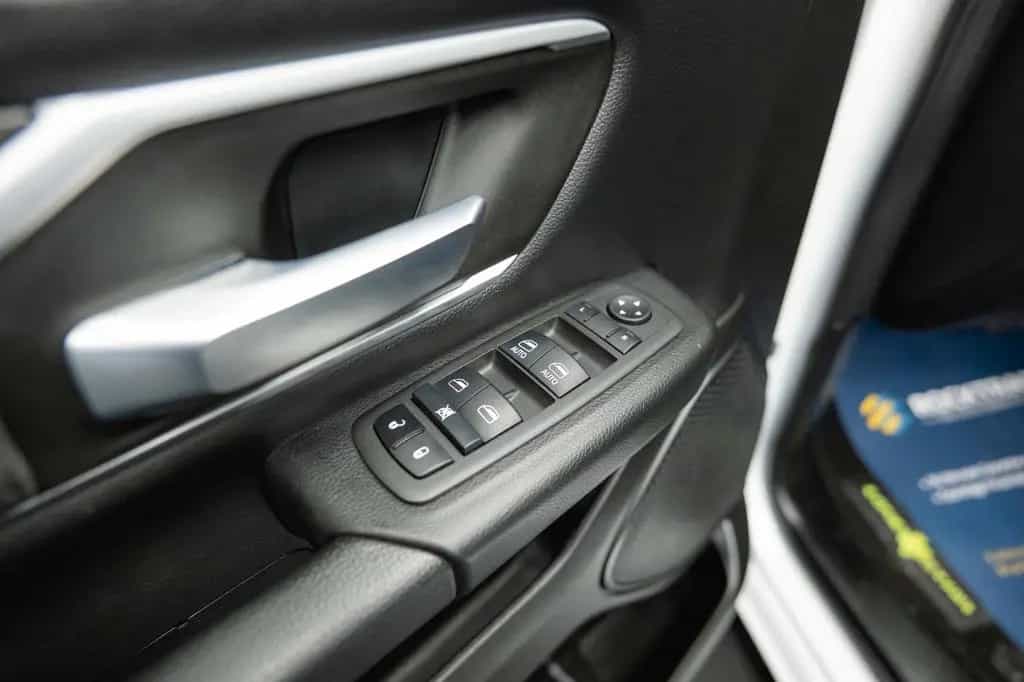 Dodge RAM 5.7 V8 HEMI 4x4 OFFROAD Night-Paket LONGBED 01/2022-photo-34