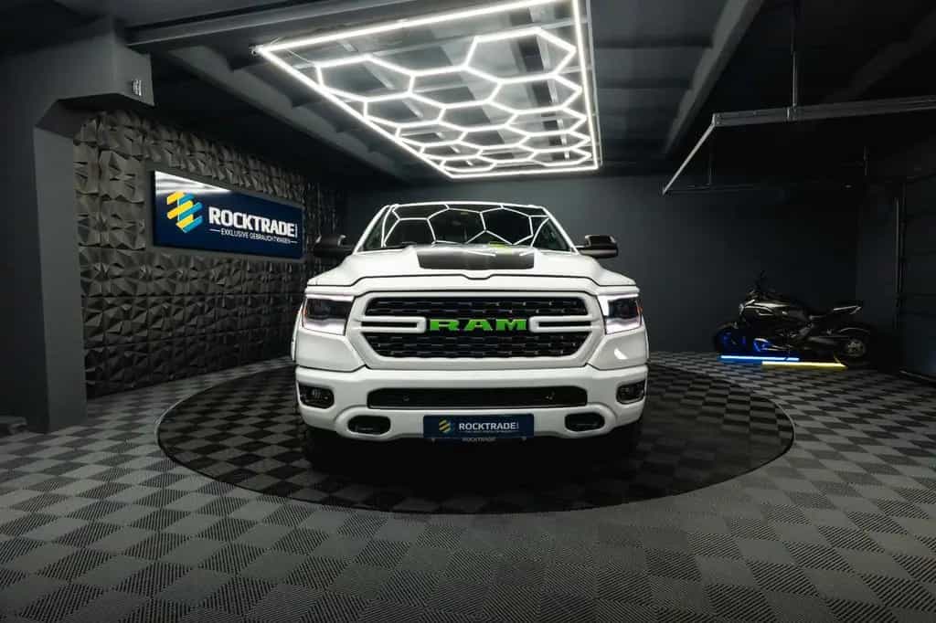 Dodge RAM 5.7 V8 HEMI 4x4 OFFROAD Night-Paket LONGBED 01/2022-photo-4