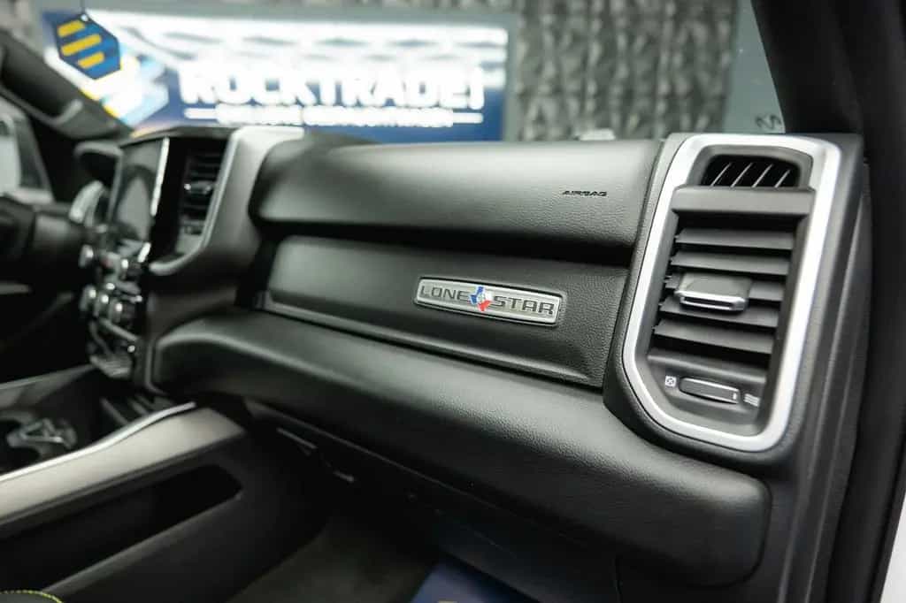 Dodge RAM 5.7 V8 HEMI 4x4 OFFROAD Night-Paket LONGBED 01/2022-photo-44