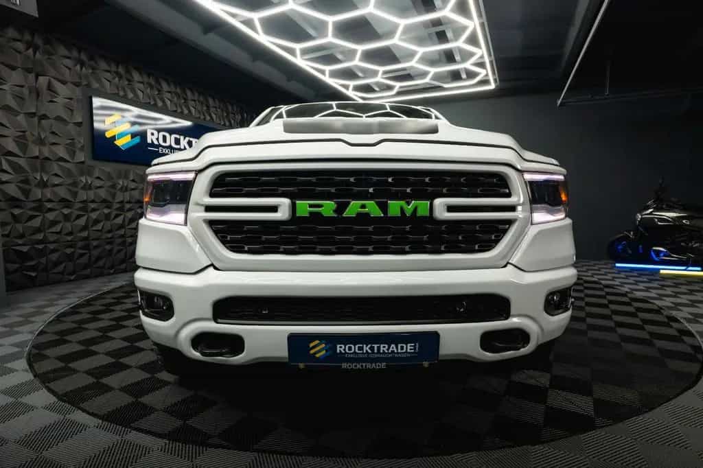 Dodge RAM 5.7 V8 HEMI 4x4 OFFROAD Night-Paket LONGBED 01/2022-photo-7