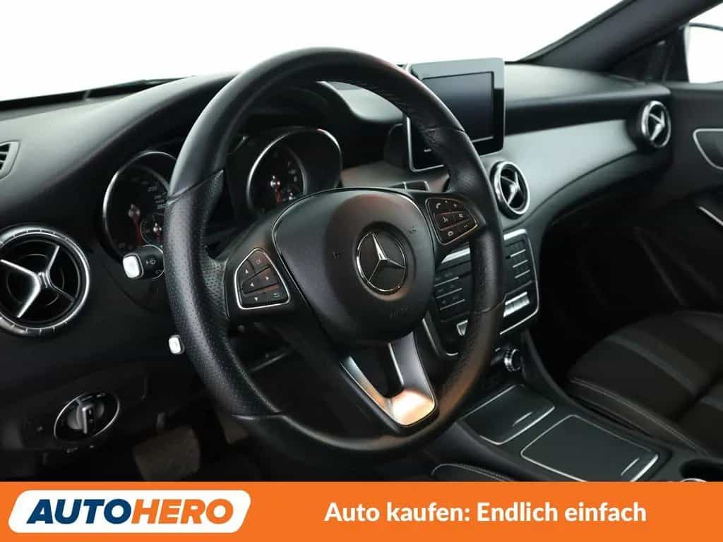 Mercedes-Benz CLA-Class 220 4Matic Urban Aut.*LED*NAVI*TEMPO*CAM*PDC 11/2017-photo-10