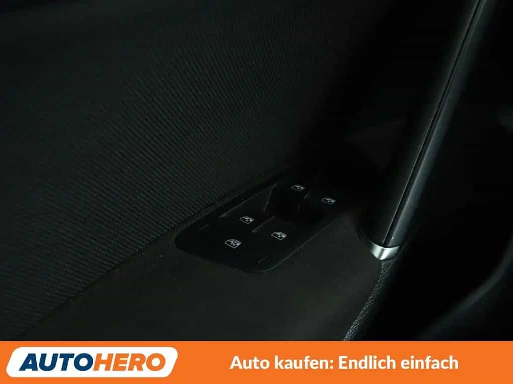 Volkswagen Golf VII 2.0 TDI GTD BMT Aut.*NAV*XENON*TEMPO*SH 01/2017-photo-24