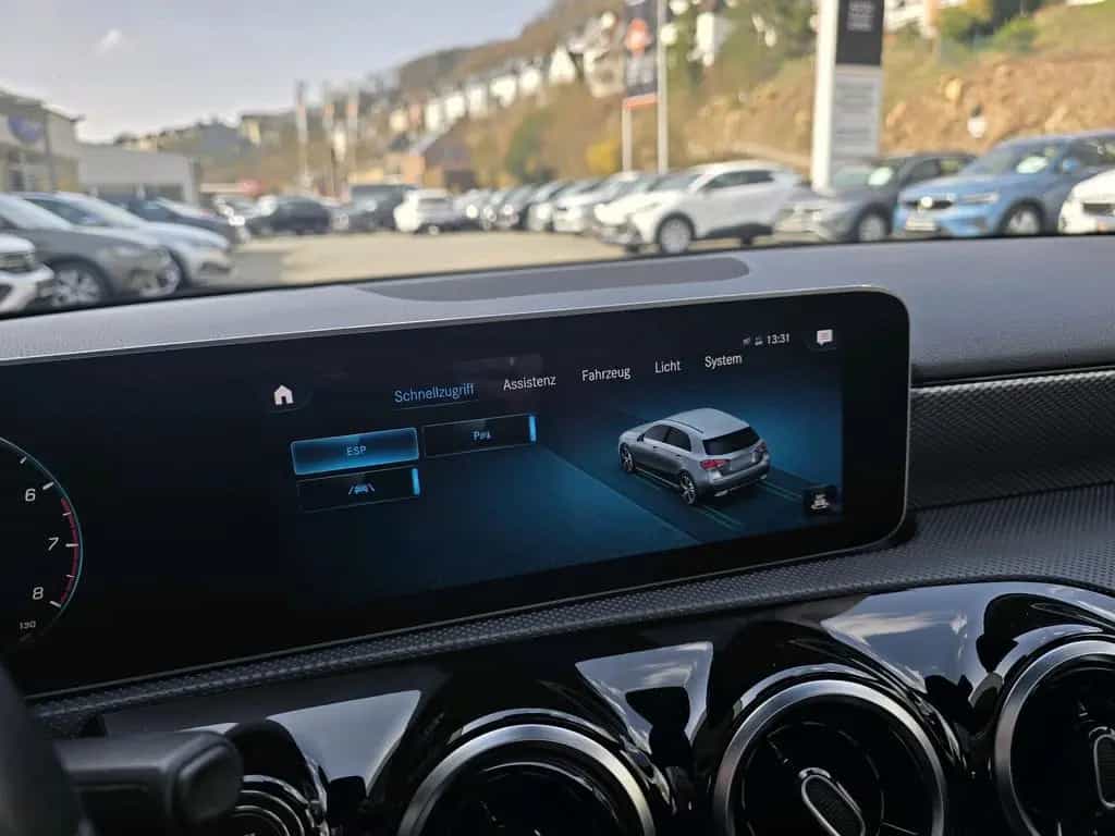 Mercedes-Benz A 200 Progressive*PANO-DACH*NAVIGATION*SITZHEIZU 12/2018-photo-9