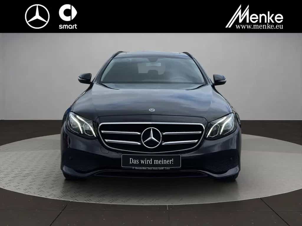 Mercedes-Benz E 200 4M T-Mod Night+AHK+Schiebedach+DAB+Kamera 04/2019-photo-1