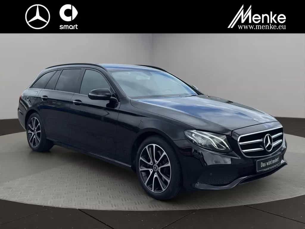 Mercedes-Benz E 200 4M T-Mod Night+AHK+Schiebedach+DAB+Kamera 04/2019-photo-2