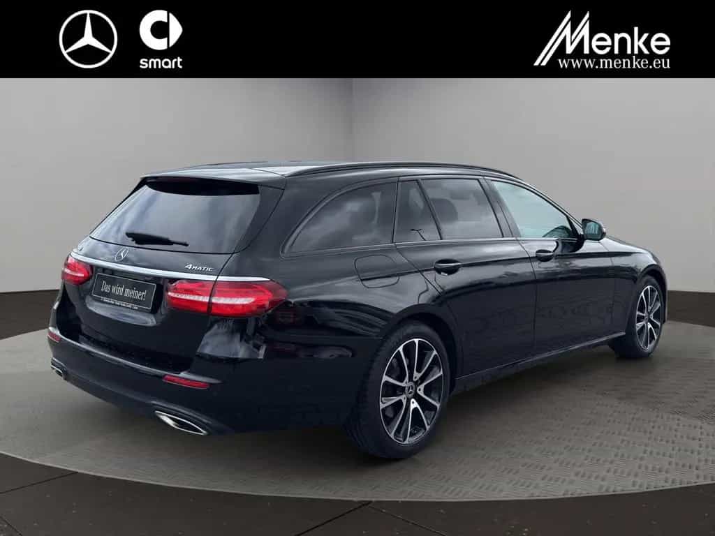 Mercedes-Benz E 200 4M T-Mod Night+AHK+Schiebedach+DAB+Kamera 04/2019-photo-3
