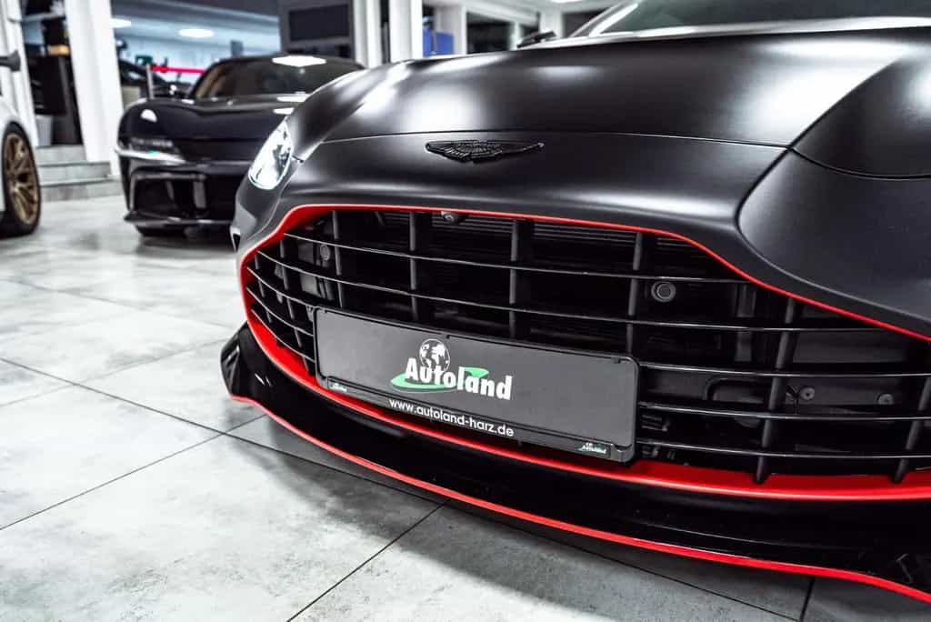Aston Martin V12 Vantage *Q Paint*Black Beast*Carbon*1/333*New 08/2022-photo-10