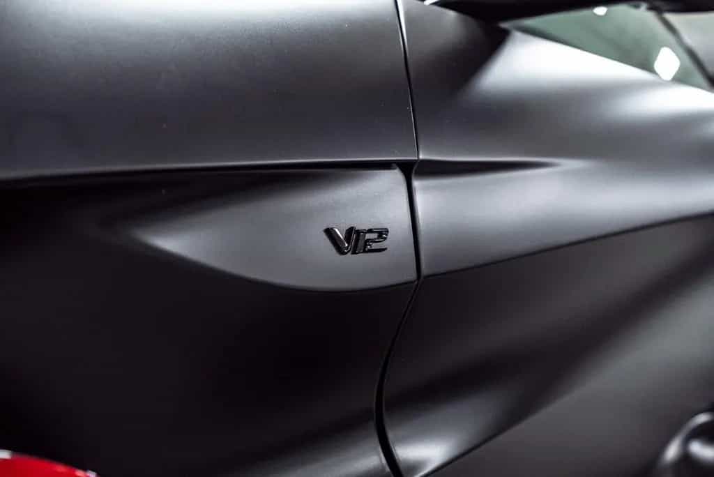 Aston Martin V12 Vantage *Q Paint*Black Beast*Carbon*1/333*New 08/2022-photo-11