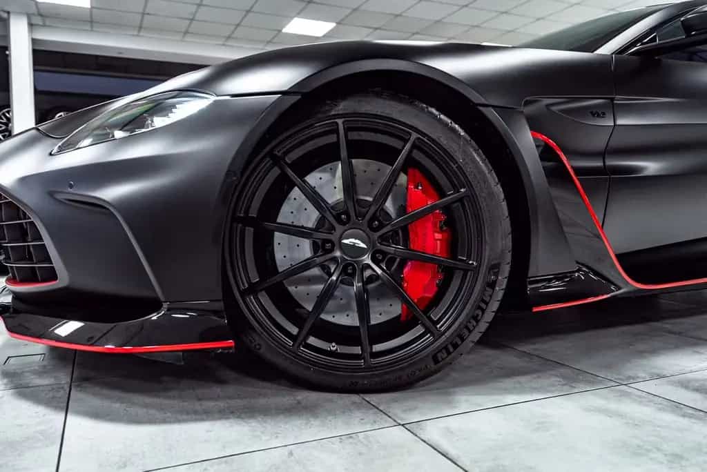 Aston Martin V12 Vantage *Q Paint*Black Beast*Carbon*1/333*New 08/2022-photo-12