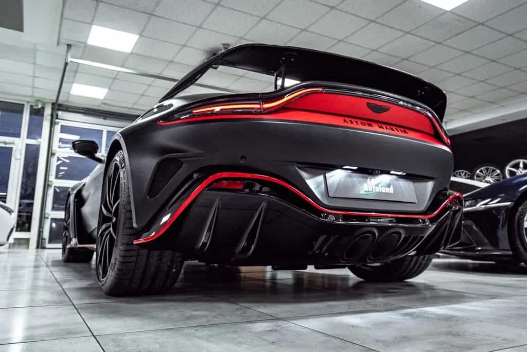Aston Martin V12 Vantage *Q Paint*Black Beast*Carbon*1/333*New 08/2022-photo-17