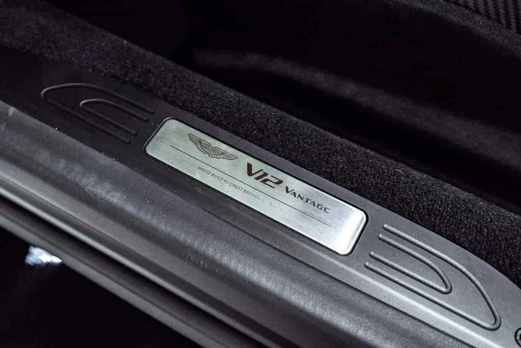 Aston Martin V12 Vantage *Q Paint*Black Beast*Carbon*1/333*New 08/2022-photo-21