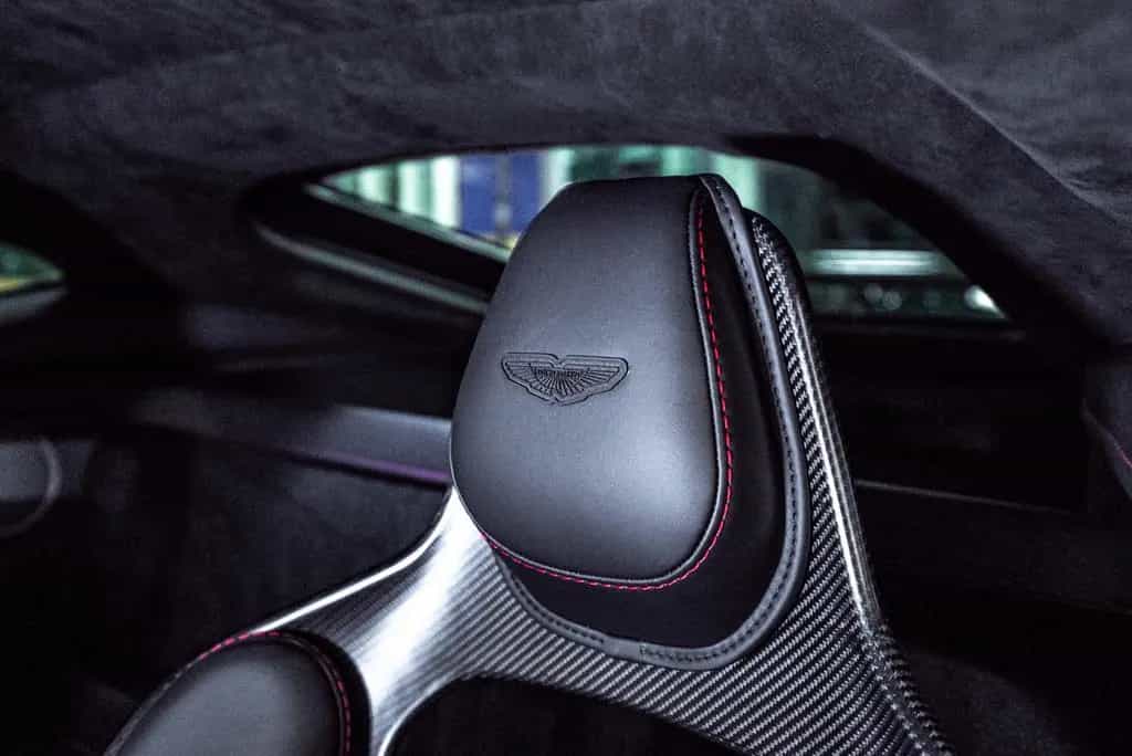 Aston Martin V12 Vantage *Q Paint*Black Beast*Carbon*1/333*New 08/2022-photo-25