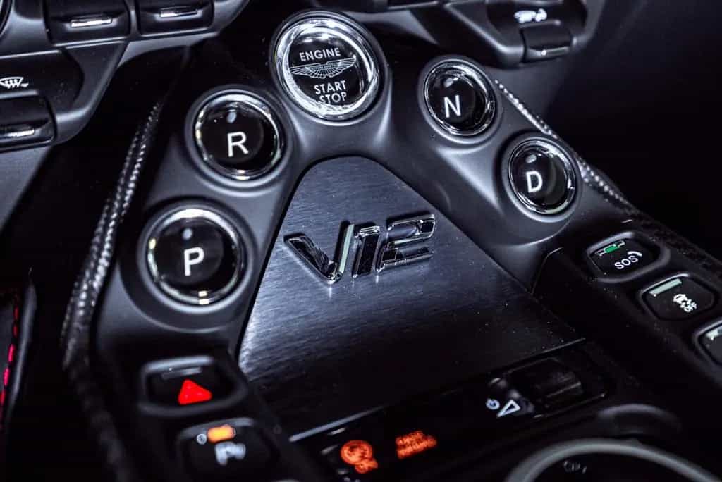 Aston Martin V12 Vantage *Q Paint*Black Beast*Carbon*1/333*New 08/2022-photo-39