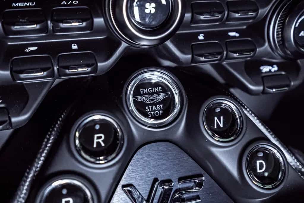Aston Martin V12 Vantage *Q Paint*Black Beast*Carbon*1/333*New 08/2022-photo-40