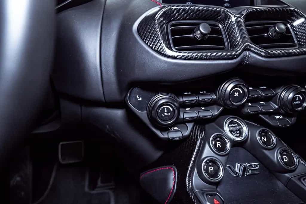 Aston Martin V12 Vantage *Q Paint*Black Beast*Carbon*1/333*New 08/2022-photo-43