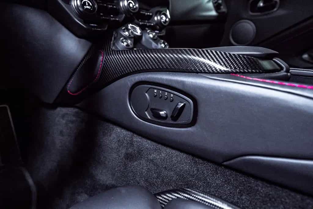 Aston Martin V12 Vantage *Q Paint*Black Beast*Carbon*1/333*New 08/2022-photo-44