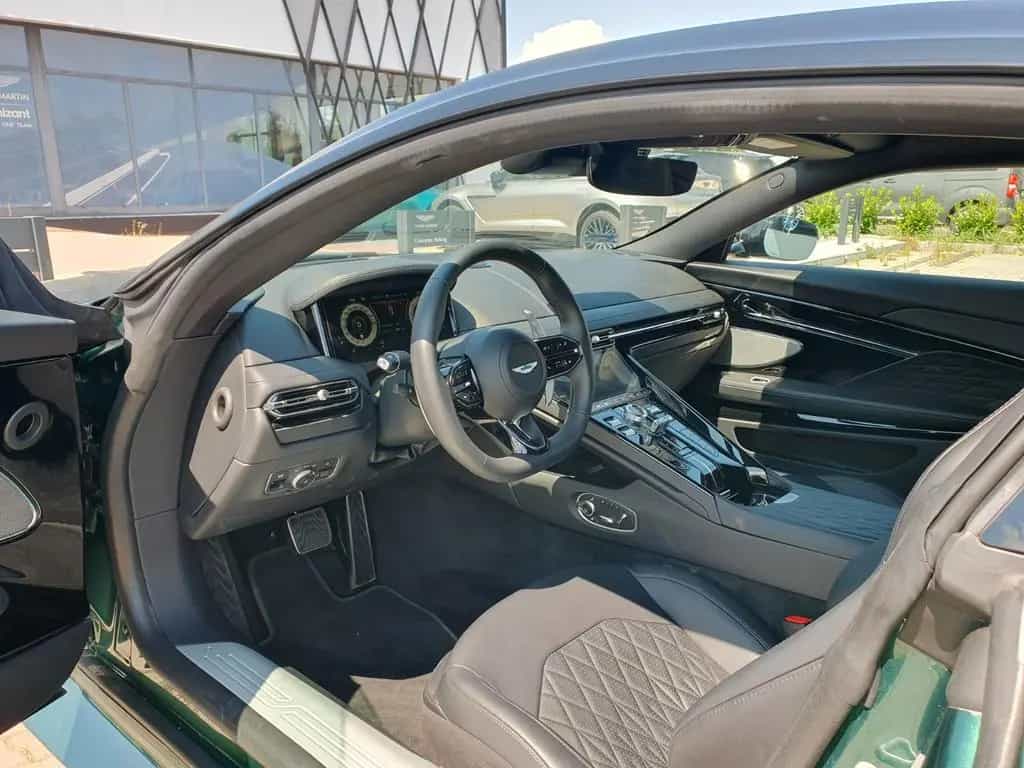 Aston Martin DB12 Coupe 4.0 V8 02/2025-photo-6