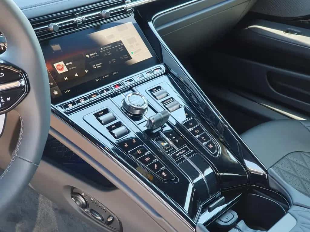 Aston Martin DB12 Coupe 4.0 V8 null-photo-9