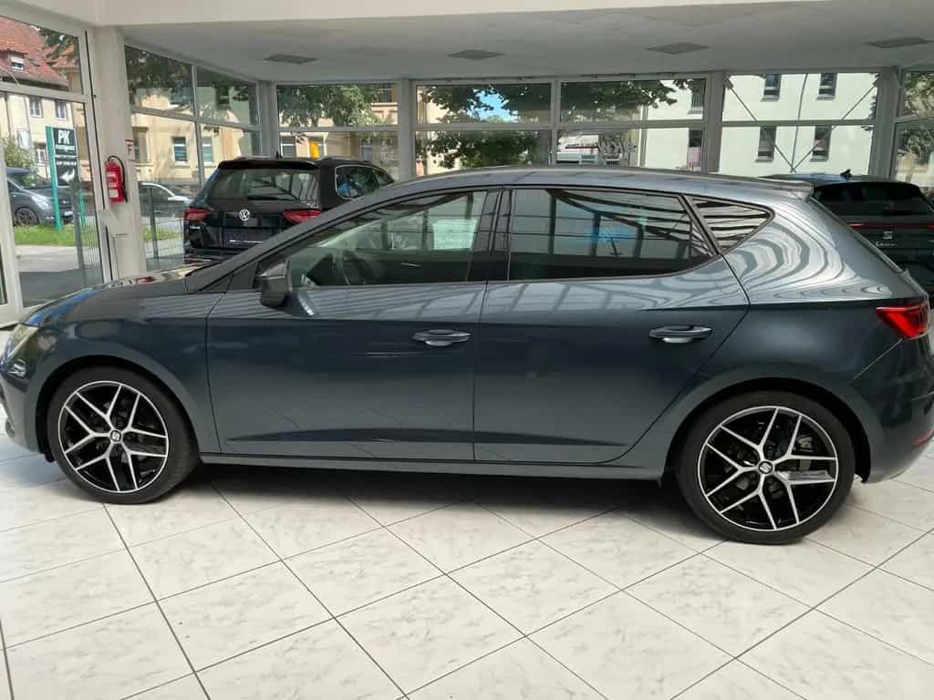 Seat Leon FR PDC LED RFK SHZ 08/2019-photo-1